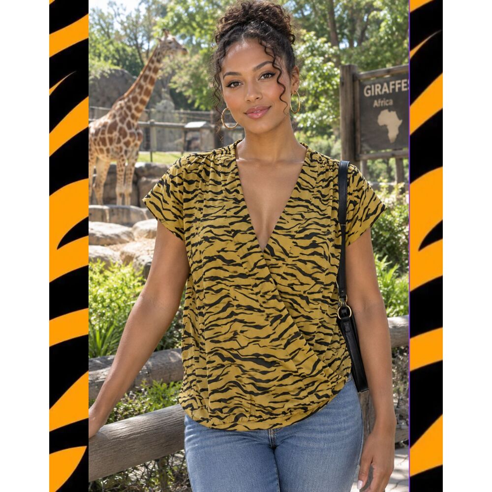 NWT - Nine West Nine V-Neck Ruched Animal Print Short-Sleeve Top